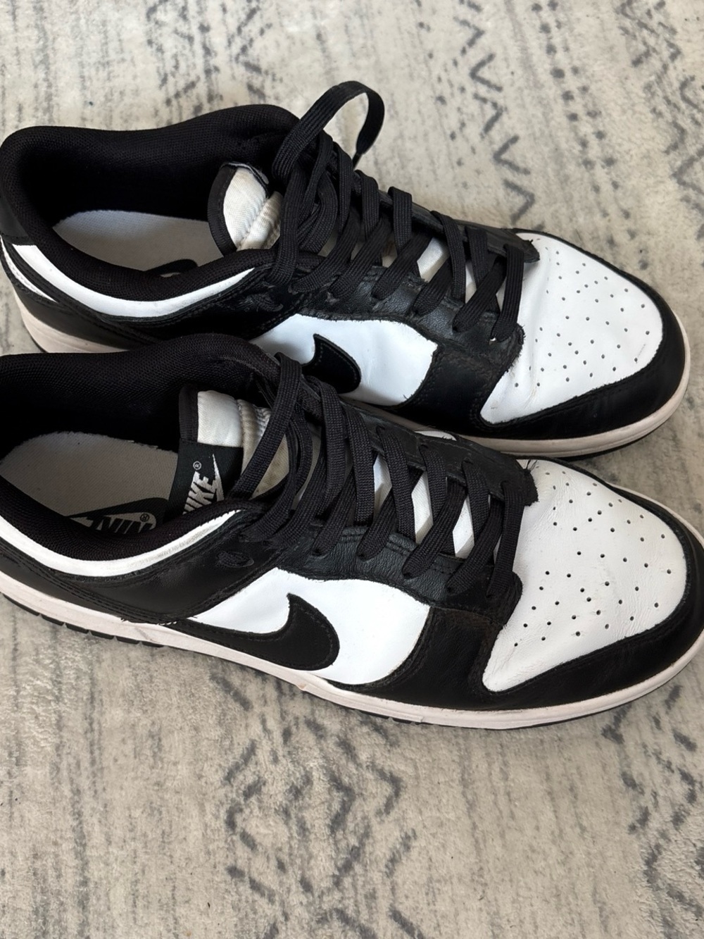 Nike Men’s Black and White Low-Top Sneakers pandas